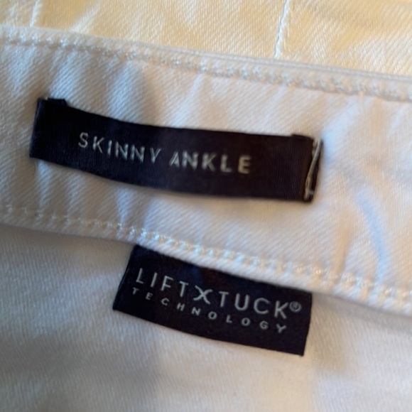 18. 🎉HP🎉. NYDJ Skinny Ankle Jeans in Optic White - Picture 8 of 12